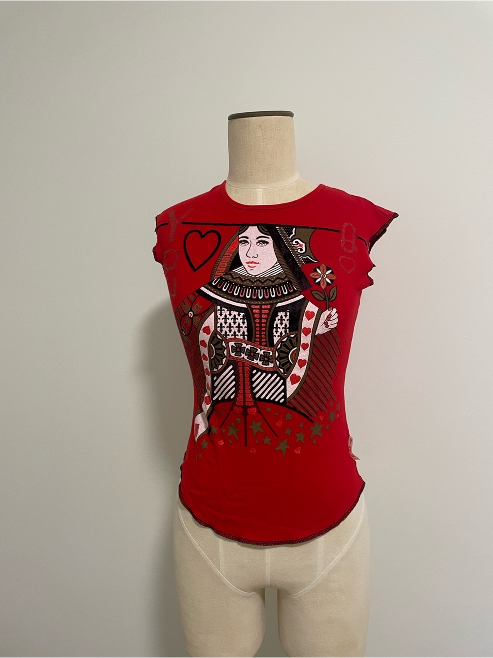 Red Graphic Queen of Hearts Sleeveless Top